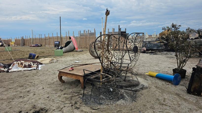 Beach-baruri, distruse într-un incendiu în staţiunea Mamaia 19017358