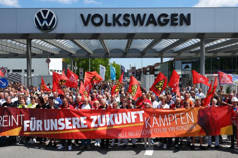 Cutremur la Volkswagen. Până la 100.000 de angajați ar putea fi concediați