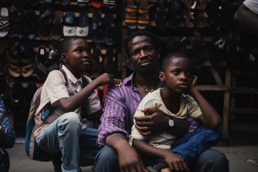 Umbra tatălui meu, câștigător al premiului BAFTA pentru Cel Mai Bun Film de Debut și selecționat în competiția oficială de la Cannes 2025, intră în cinematografele din România 19017482