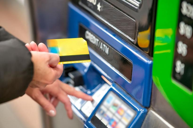 Șoc financiar la 20 de ani: cum își sabotează Generația Z propriul viitor