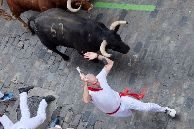 Festivalul San Fermin 2026 a început la Pamplona. Mii de oameni participă la celebra cursă cu tauri, una dintre cele mai spectaculoase și controversate tradiții din lume 19017714