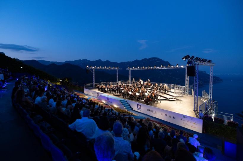Orchestra Operei Naționale București, decorată cu Medalia Camerei Deputaților a Republicii Italiene. Concert de gală la Ravello Festival, dirijat de Daniel Jinga în încheierea semestrului românesc al Anului Cultural România – Italia 2026. 19018051