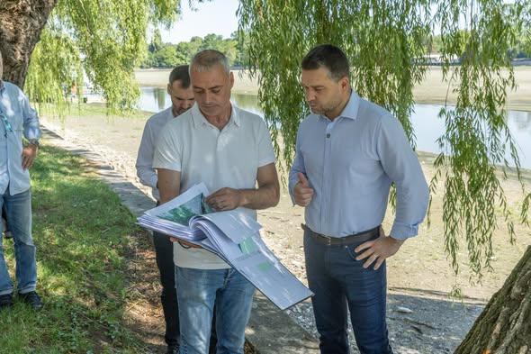 Ciprian Ciucu intervine în problema parcurilor din București: Strategia de ultimă oră pentru copacii de pe malul lacului Herăstrău 19018200