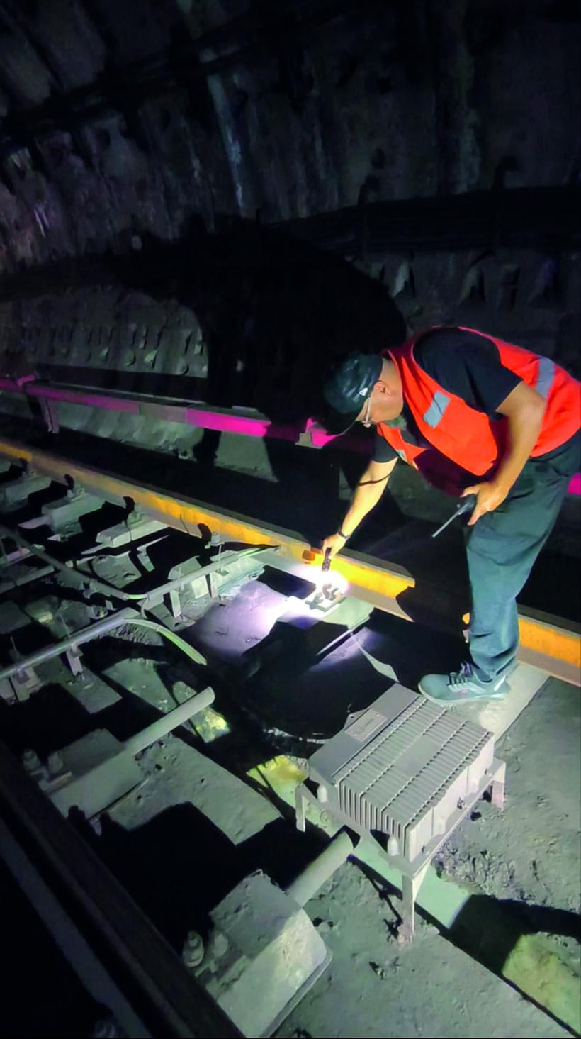 REPORTAJ. Tură de noapte la metrou: milioane de vieți garantate pe un caiet A4. Viața nevăzută a „liniorilor” din galeriile Metrorex 19018008