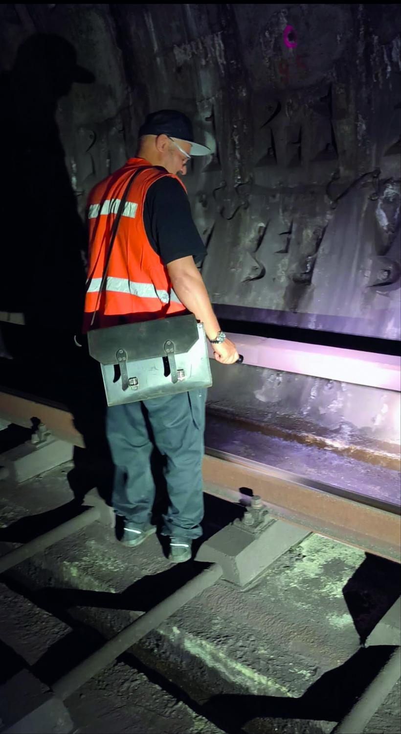 REPORTAJ. Tură de noapte la metrou: milioane de vieți garantate pe un caiet A4. Viața nevăzută a „liniorilor” din galeriile Metrorex 19018010