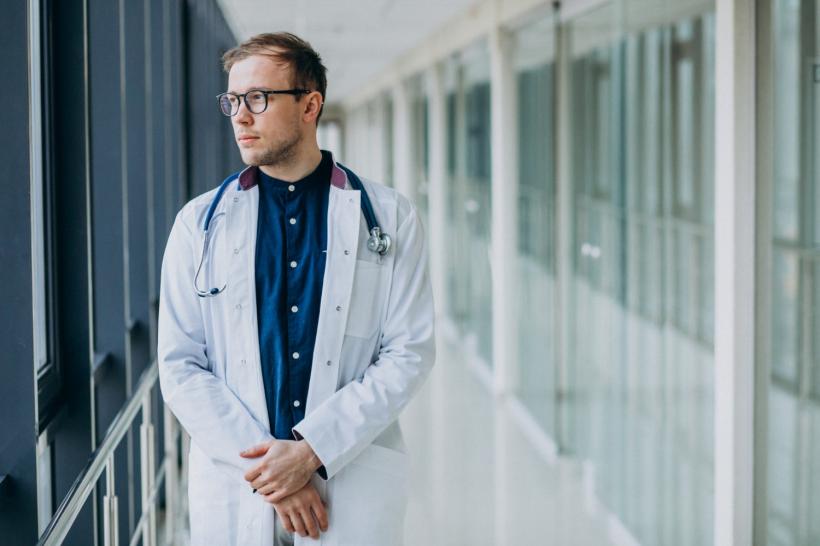 Toți rezidenții din România vor da același examen pentru titlul de medic specialist