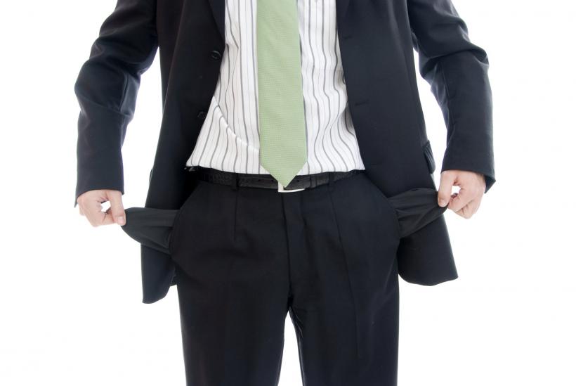 Situație dramatică pe piața muncii: Salariile au scăzut în 12 județe. Angajările sunt blocate. Inegalitățile se adâncesc