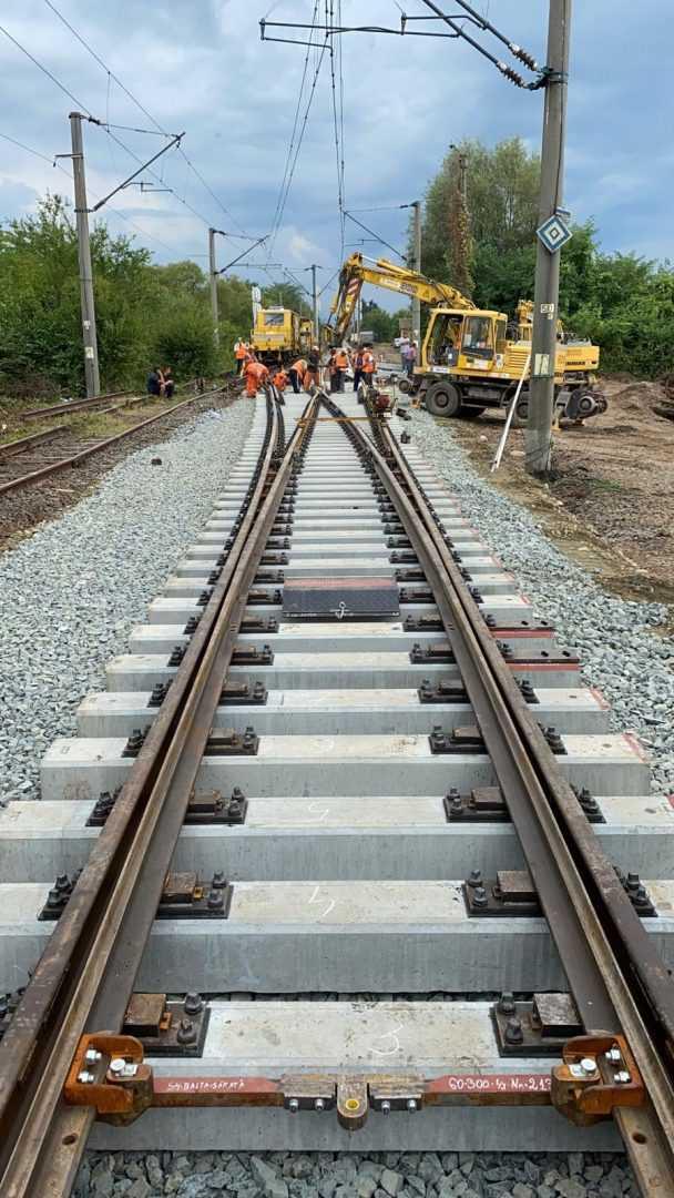 Trenurile devin roller coaster: 72% din calea ferată e expirată. România își face un nou plan pentru modernizarea infrastructurii feroviare 19018184
