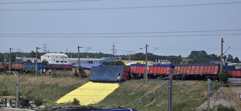 Trafic feroviar blocat în Constanța: Un vagon s-a răsturnat, iar alte patru au deraiat