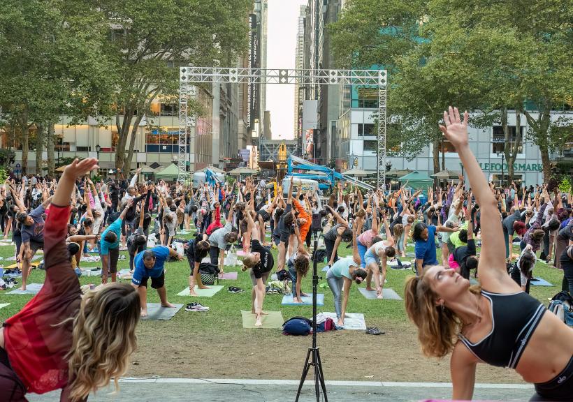 Yoga chiar face bine tuturor? 