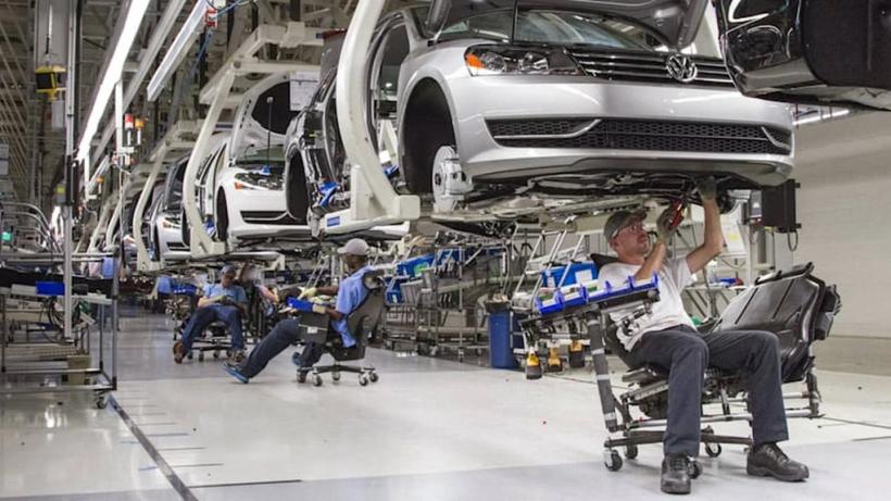 Criză în industria auto, scapă cine poate 19018474
