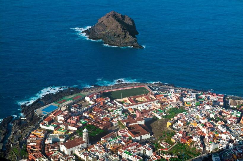 Uitați de Santorini: insula spaniolă care a devenit noua vedetă a Europei