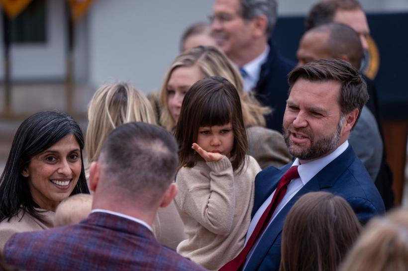 JD Vance, tată pentru a patra oară 19018934