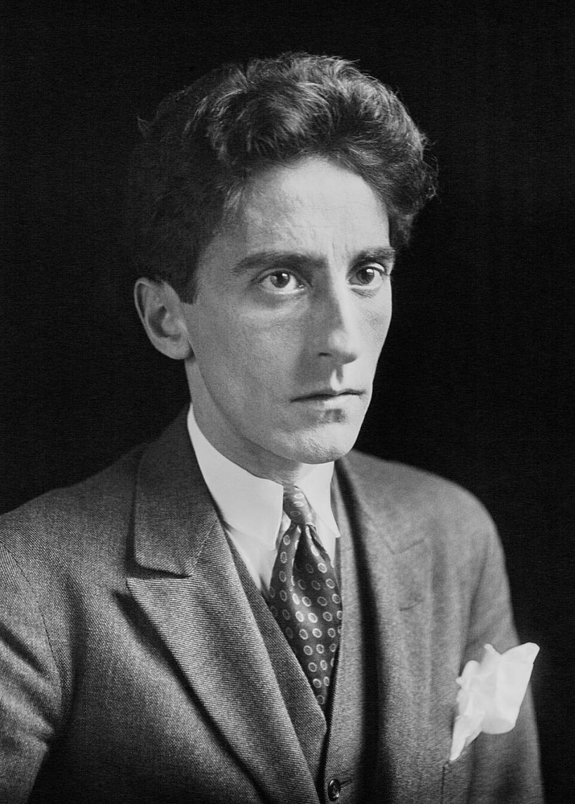 Jean Cocteau, artistul sortit să alerge mai repede decât frumusețea