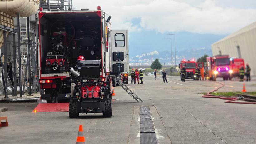 Explozie și incendiu la o fabrică de prelucrare a lemnului din Brașov. Update: S-a produs a doua explozie  19019278