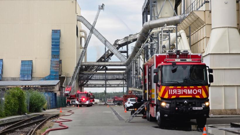 Explozie și incendiu la o fabrică de prelucrare a lemnului din Brașov. Update: S-a produs a doua explozie  19019279