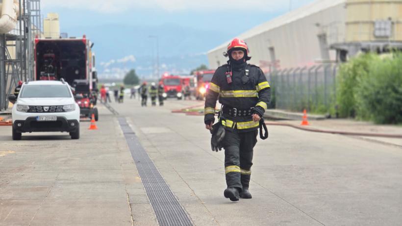 Explozie și incendiu la o fabrică de prelucrare a lemnului din Brașov. Update: S-a produs a doua explozie  19019280