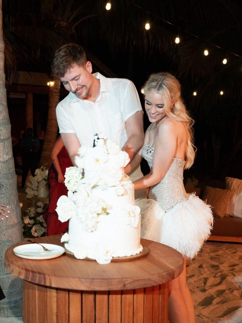 MrBeast a găsit-o pe MrsBeast. Celebrul YouTuber s-a căsătorit cu Thea Booysen pe insula privată a lui Richard Branson