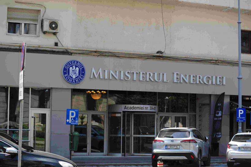 Toate sediile ministerelor părăsite de miniștrii PSD, prin demisie, fac obiectul operațiunilor de curățenie, inclusiv de dezinsecție și deratizare 19019389
