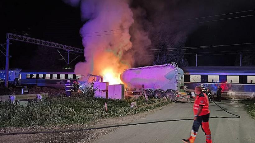 Accident feroviar: cisternă, lovită de tren lângă Bacău