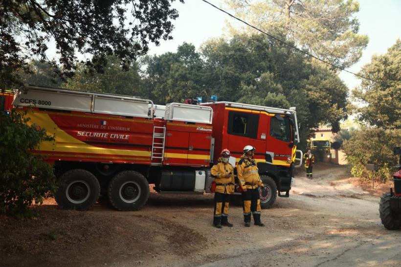 Franța evacuează zeci de mii de persoane din cauza incendiilor de vegetație. MAE avertizează românii care călătoresc în sudul țării 19019670