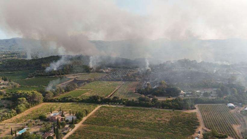 Franța evacuează zeci de mii de persoane din cauza incendiilor de vegetație. MAE avertizează românii care călătoresc în sudul țării 19019672