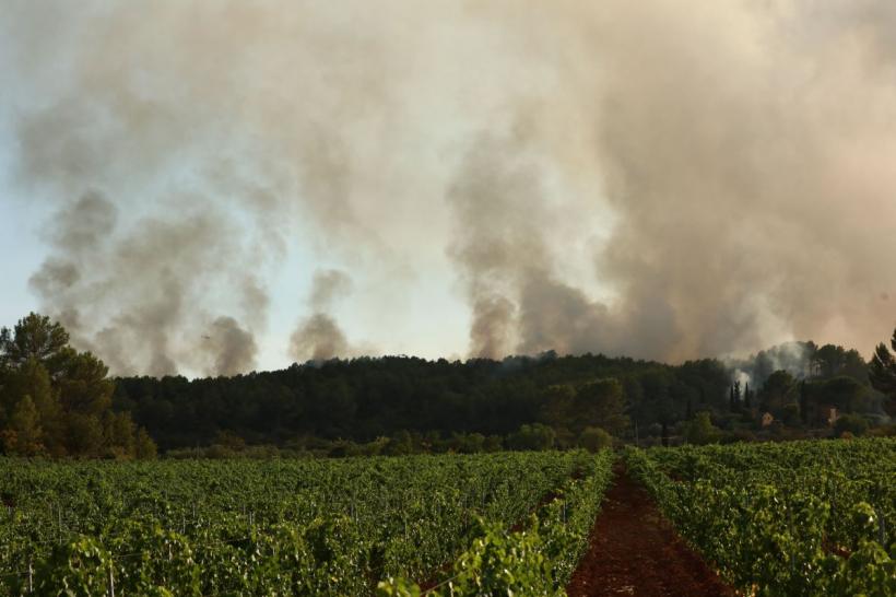 Franța evacuează zeci de mii de persoane din cauza incendiilor de vegetație. MAE avertizează românii care călătoresc în sudul țării 19019674