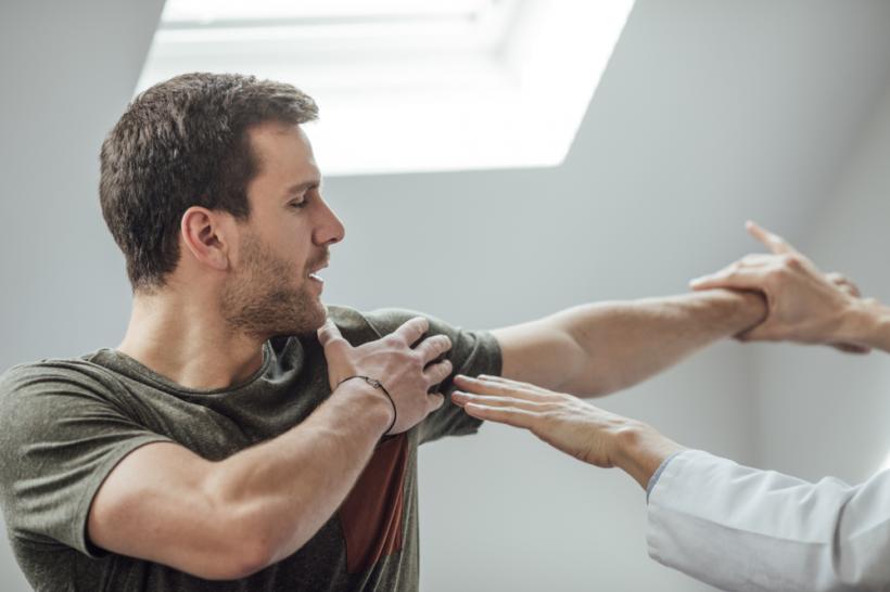 De ce ne trosnesc articulațiile: Ce este normal și când trebuie să mergi la medic