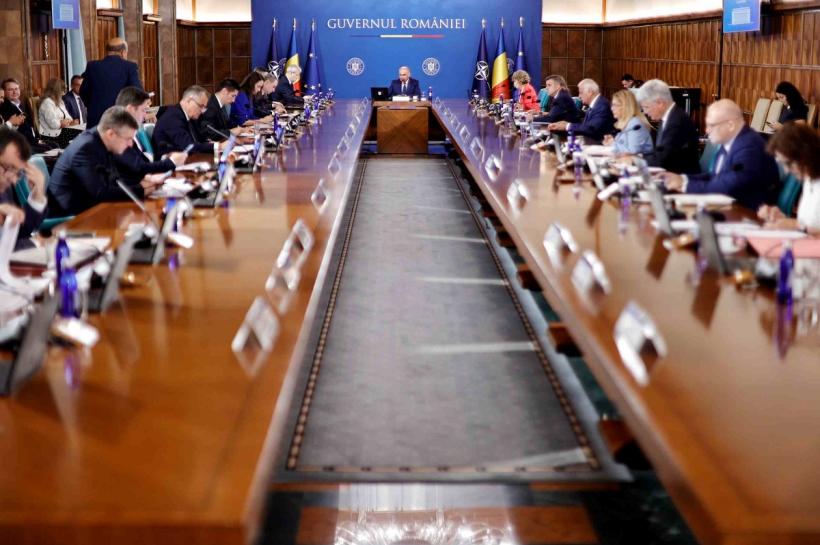 Reforma statului, o mare păcăleală. Directori rebotezați și pensionari trecuți la concedieri