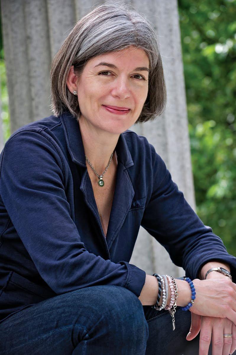 Dialog tulburător de sincer cu scriitoarea americană Claire Messud: ​​​​​​​Poveștile pot vindeca lumea de autodevorare 19020073