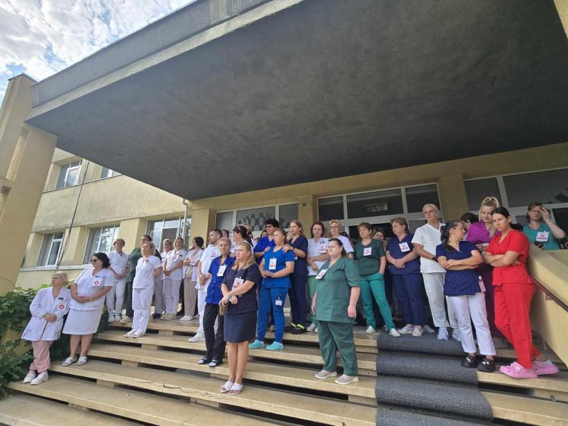 Prima grevă generală împotriva legii salarizării e susținută de toate sindicatele: „Educația praf, Sănătatea pulbere”, Sistemul de Apărare s-a enervat 19020238
