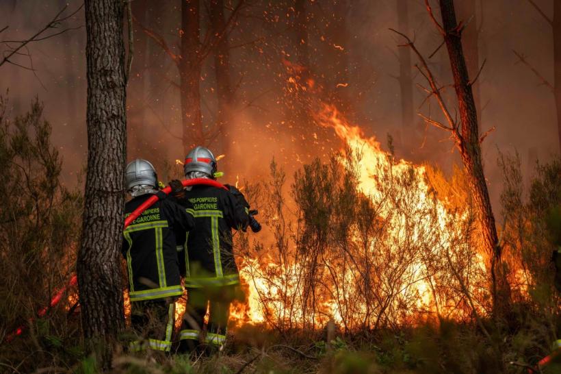 Incendiu uriaș în sud-vestul Franței. Mii de pompieri și zeci de aeronave au acționat pentru stingerea flăcărilor 19020325