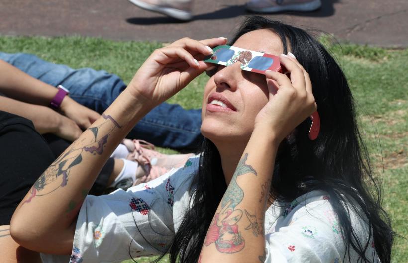 Eclipsa de Soare 2026: Cum recunoști ochelarii falși. Ce trebuie să verifici înainte să cumperi