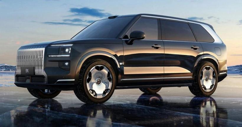 Un SUV chinezesc de lux a decis, singur, că proprietarul lui nu are voie să plece din China într-o expediție spre Europa