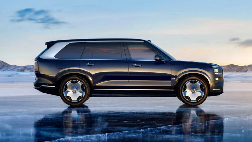 Un SUV chinezesc de lux a decis, singur, că proprietarul lui nu are voie să plece din China într-o expediție spre Europa 19020313