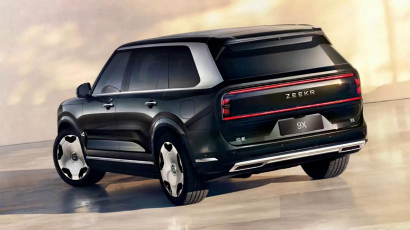Un SUV chinezesc de lux a decis, singur, că proprietarul lui nu are voie să plece din China într-o expediție spre Europa 19020314