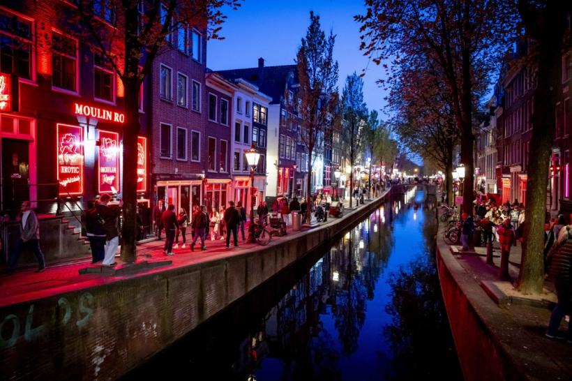 „Cartierul Roșu era al lor”: O grupare românească a exploatat zeci de femei la Amsterdam