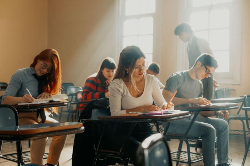Taxe de școlarizare 2026-2027: cât costă facultatea la Politehnica, ASE, Universitatea din București, UMF Carol Davila, Universitatea „Alexandru Ioan Cuza” și Universitatea Babeș-Bolyai