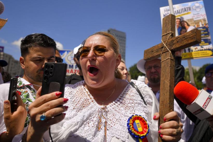Diana Șoșoacă, implicată într-un accident rutier în București. Europarlamentara a fost transportată la Spitalul Universitar