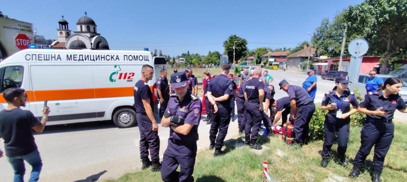 În drum spre incendiile din Grecia, pompierii români au intervenit la un grav accident rutier 19020562