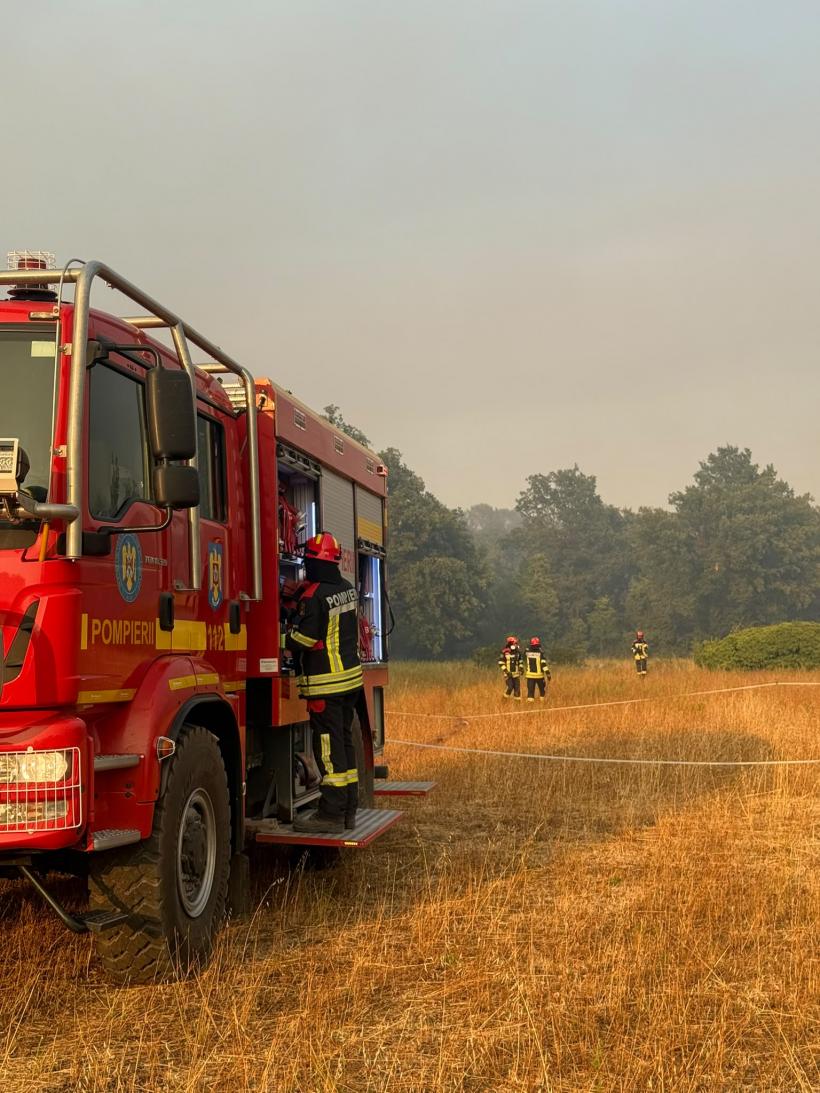 Pompierii români sting incendii pentru a salva locuințele francezilor 19020470