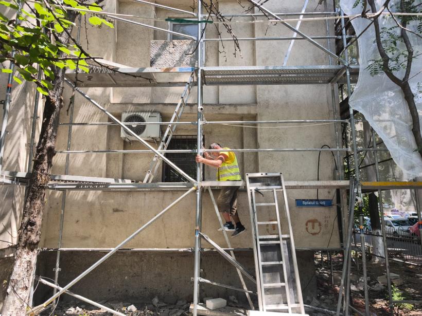 REPORTAJ: Salahor pentru o zi în construcții. ​​​​​​​Când ridici 180 de găleți cu ciment până acolo unde începe cerul și n-ai ce pune pe masă 19020347
