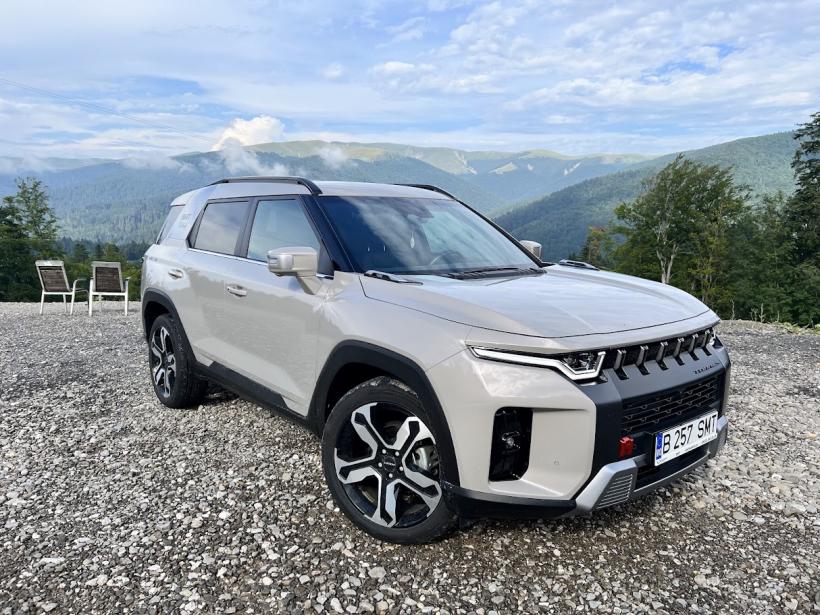 Aventură pe crestele munților cu KGM Torres Hybrid. SUV pentru drum lung, la consum redus