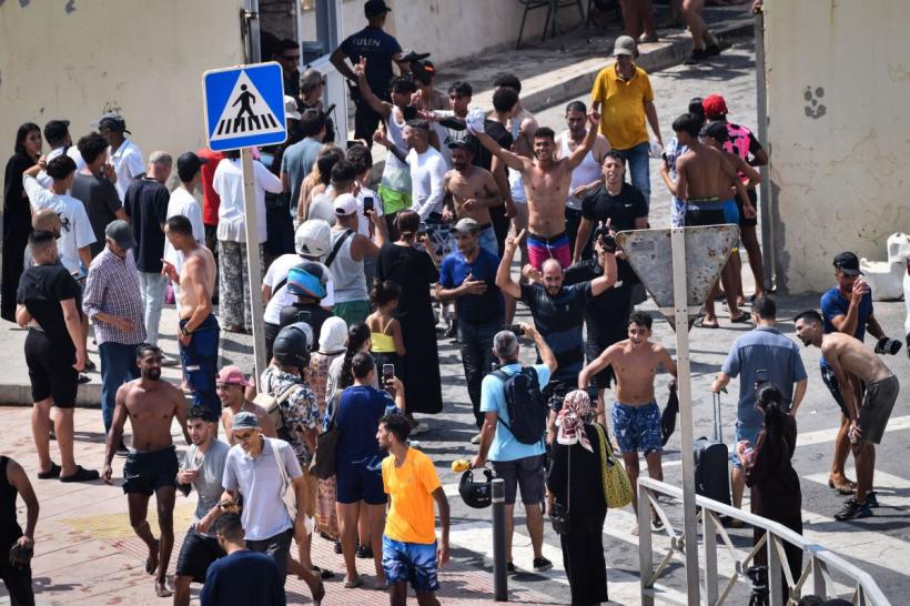 „Am crezut că pot trece granița pe jos”. Povestea unei mame care a rămas blocată la Ceuta, în timp ce 60.000 de oameni au intrat în Spania într-o singură noapte 19020648