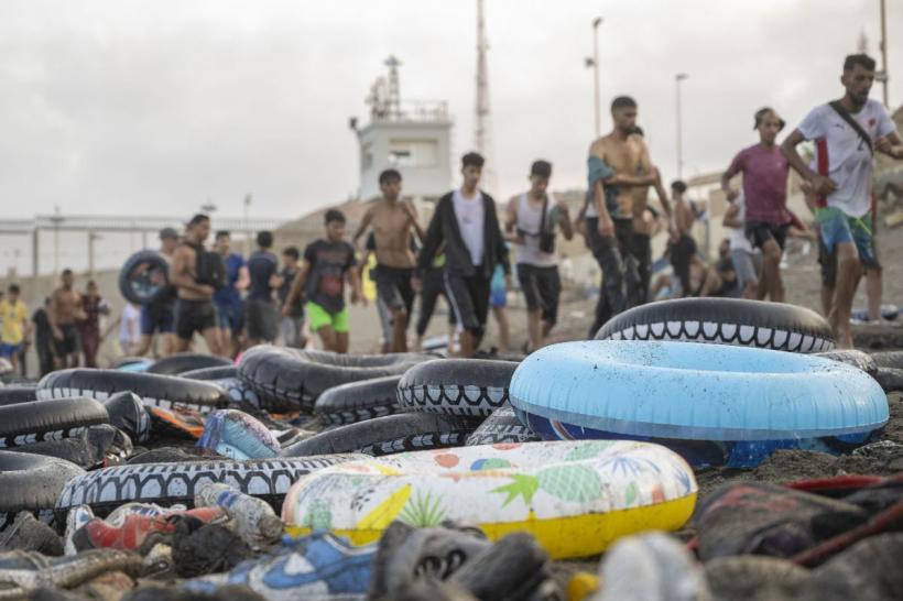 Criza migranților zguduie Europa: Franța își securizează granița. Italia atacă Spania 19020656