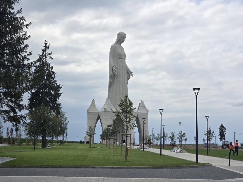 Un miliardar construiește într-un sat din Polonia cea mai înaltă statuie a Fecioarei Maria din Europa