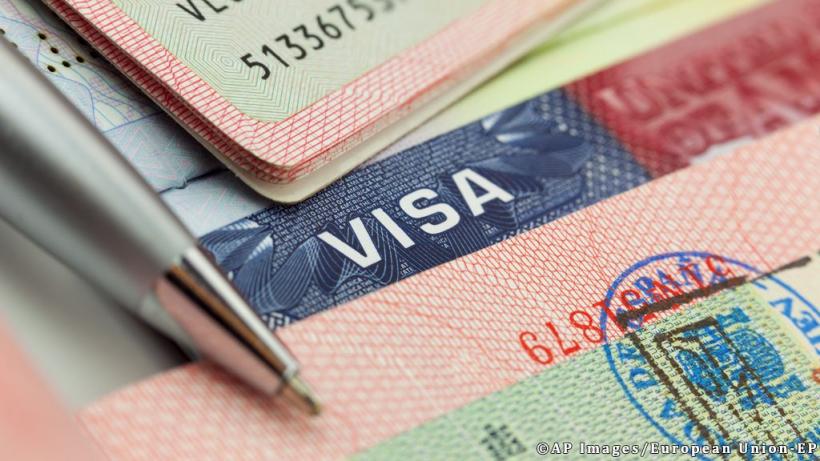 Românii scapă de garanția de 20.000 de dolari pentru viza SUA