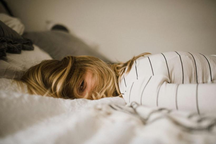 Ce este „revenge bedtime procrastination", fenomenul care te ține treaz la miezul nopții