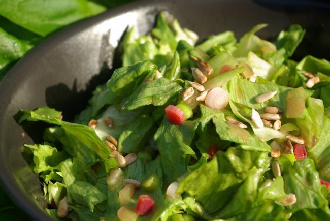 Atenție la salata verde mărunțită: Medicii avertizează asupra riscurilor unei infecții parazitare extinse