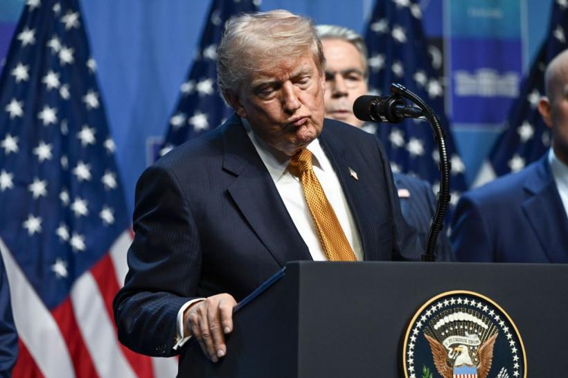 Conturile lui Donald Trump, închise din cauza unor suspiciuni de spălare de bani 19021033